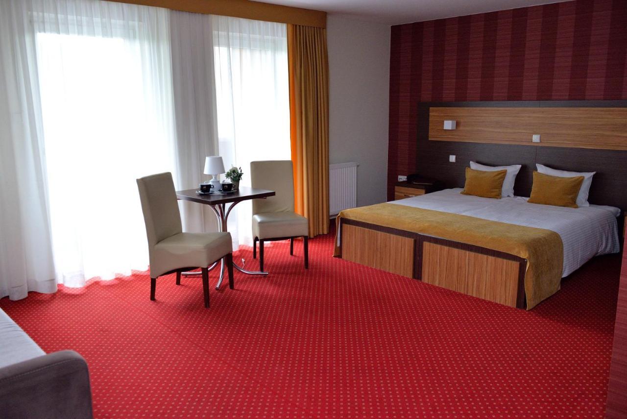Quest Hotel - Dawniej Hotel Planeta 布热斯科 外观 照片